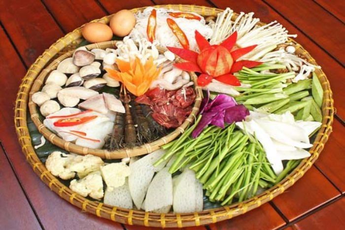 Một số loại hải sản phổ biến trong món lẩu hải sản Thái Lan là những loại gì? Có cách chế biến hoặc tùy chỉnh nào cho từng loại hải sản trong món này?
