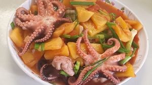 bạch tuộc xào dứa