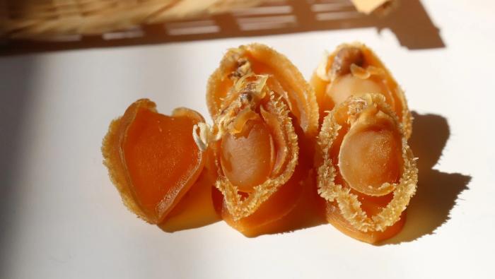 Hướng dẫn cách sơ chế bào ngư khô trước khi nấu