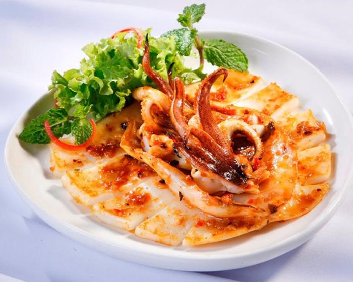 Mực nướng sa tế – Món ngon cay nồng khó cưỡng 5 Lợi ích sức khỏe từ món mực nướng sa tế