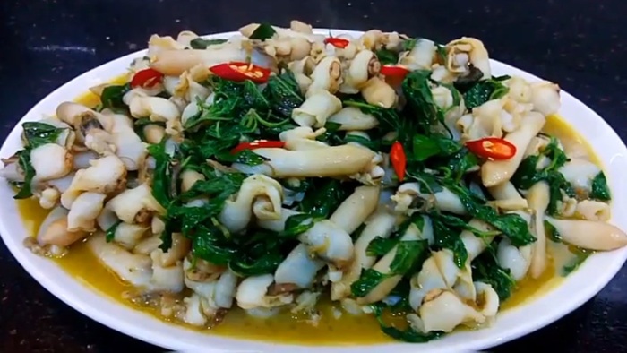 ốc móng tay xào lá lốt